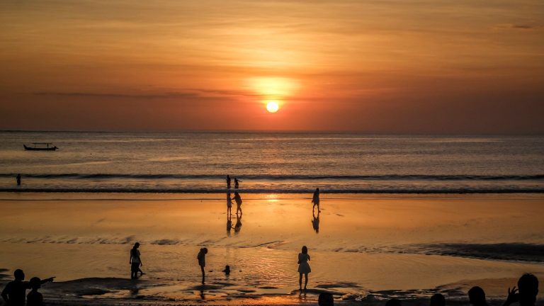 Kuta Sea View Hotel - Explore: Kuta Beach