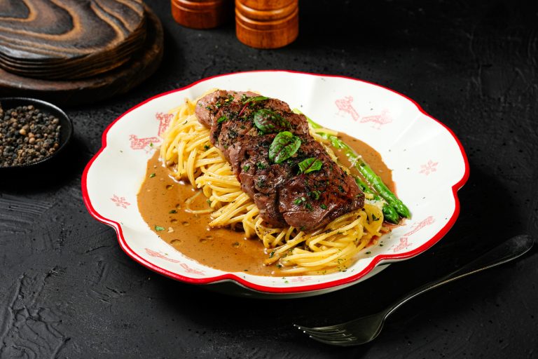 FETTUCINE WITH BEEF BLACK PEPPER CREAMY