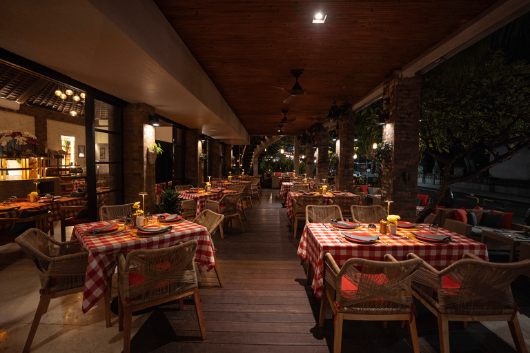 Rosso Vivo Dine & Lounge