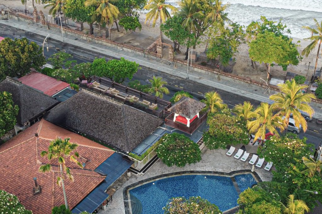 Hotel opposite Kuta Beach
Beachfront hotel in Kuta
Rosso Vivo Dine & Lounge